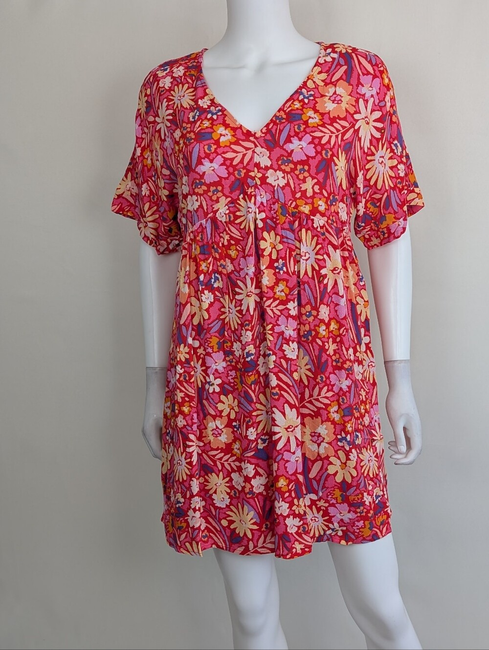 Andree By Unit V Neck Short Sleeve Hot Pink Floral Statement Vibrant Mini Dress